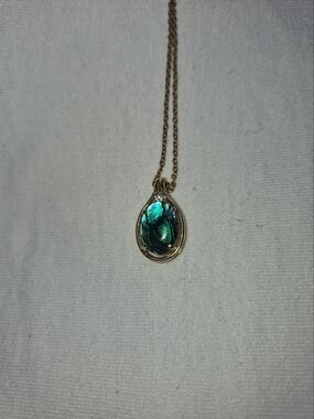 Gold Tone Teardrop Abalone Shell Pendant Necklace Green Blue Iridescent 19”
